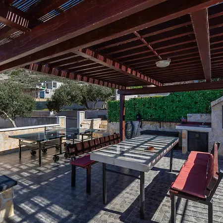 Family-friendly With Swimming Pool - 22975 * Makarska