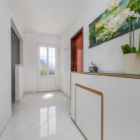 Family-friendly With Swimming Pool - 22975 *