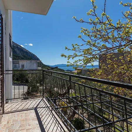 Family-friendly With Swimming Pool - 22975 Makarska