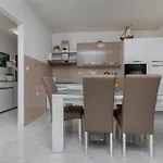 Family-friendly With Swimming Pool - 22975 Lägenhet Makarska