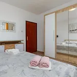 Family-friendly With Swimming Pool - 22975 Lägenhet
