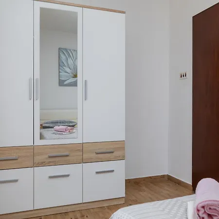 아파트 Family-friendly With Swimming Pool - 22975 마카르스카