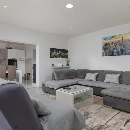 Family-friendly With Swimming Pool - 22975