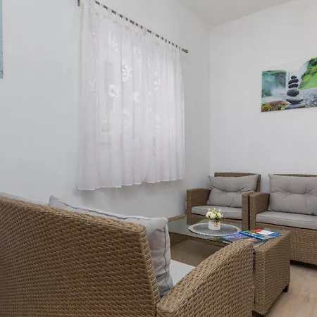 Family-friendly With Swimming Pool - 22975 Lägenhet *