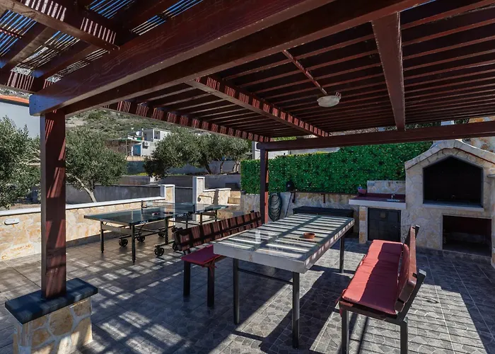 Family-friendly With Swimming Pool - 22975 * Makarska