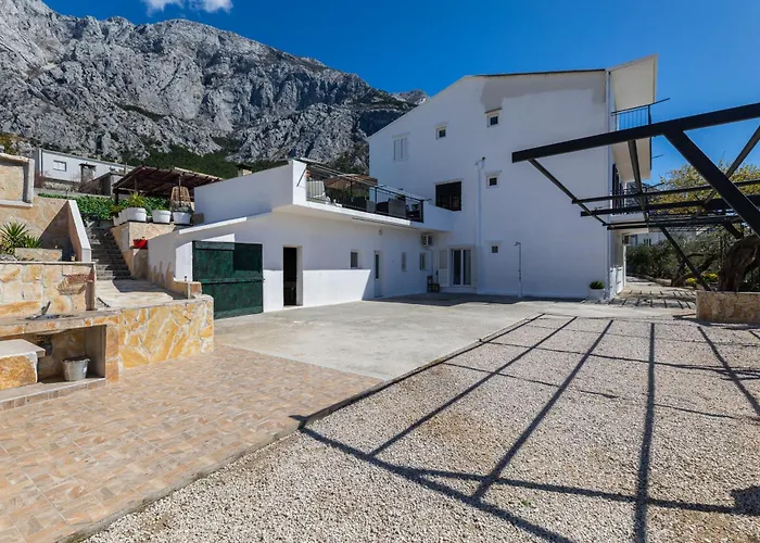 Apartment Family-friendly With Swimming Pool - 22975 Makarska