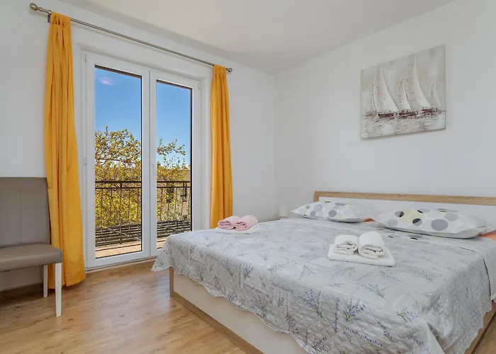 Family-friendly With Swimming Pool - 22975 Apartment