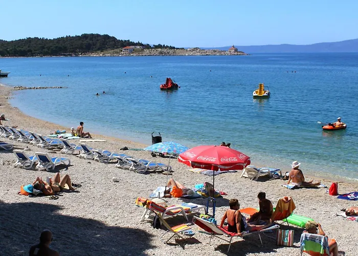 Family-friendly With Swimming Pool - 22975 Makarska