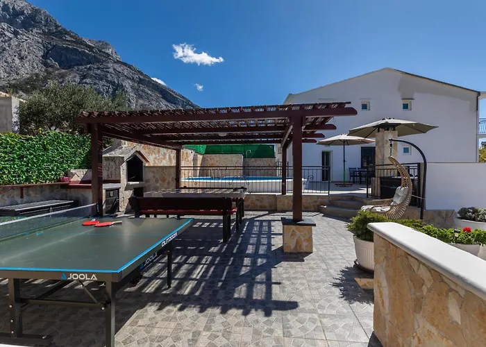Family-friendly With Swimming Pool - 22975 Apartment Makarska