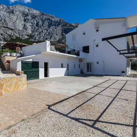Apartment Family-friendly With Swimming Pool - 22975 Makarska