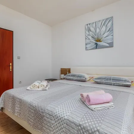 Family-friendly With Swimming Pool - 22975 Lejlighed
