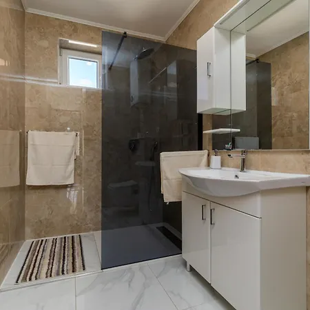 Family-friendly With Swimming Pool - 22975 * Makarska