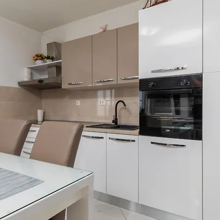 Family-friendly With Swimming Pool - 22975 Apartment Makarska