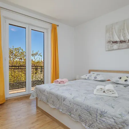 Family-friendly With Swimming Pool - 22975 Apartment