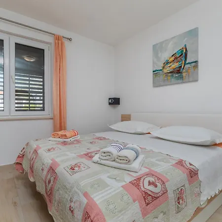 Apartment Family-friendly With Swimming Pool - 22975