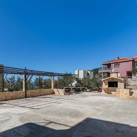 Apartment Family-friendly With Swimming Pool - 22975 *